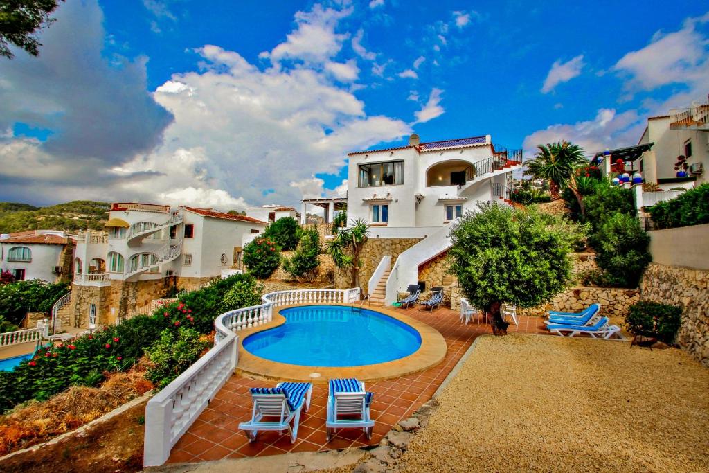 Bazén v ubytovaní Blanca - vacation villa with panoramic sea views and private pool in Benissa alebo v jeho blízkosti
