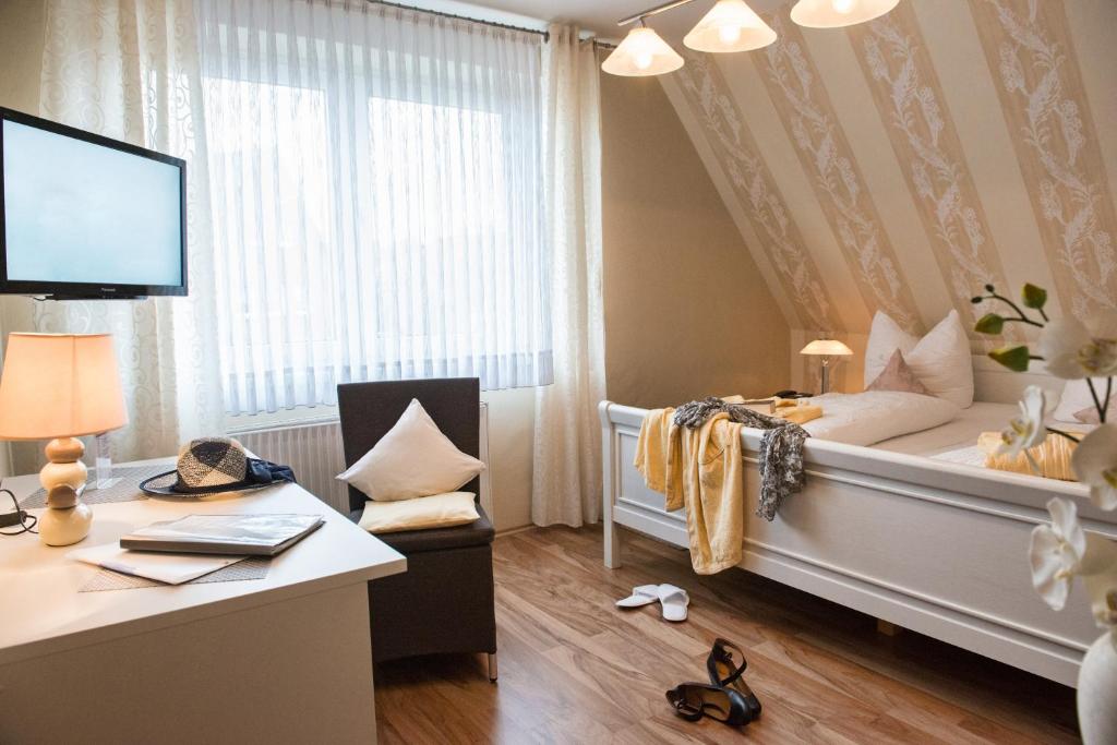 TV a/nebo společenská místnost v ubytování PIEPers Landidyll Hotel
