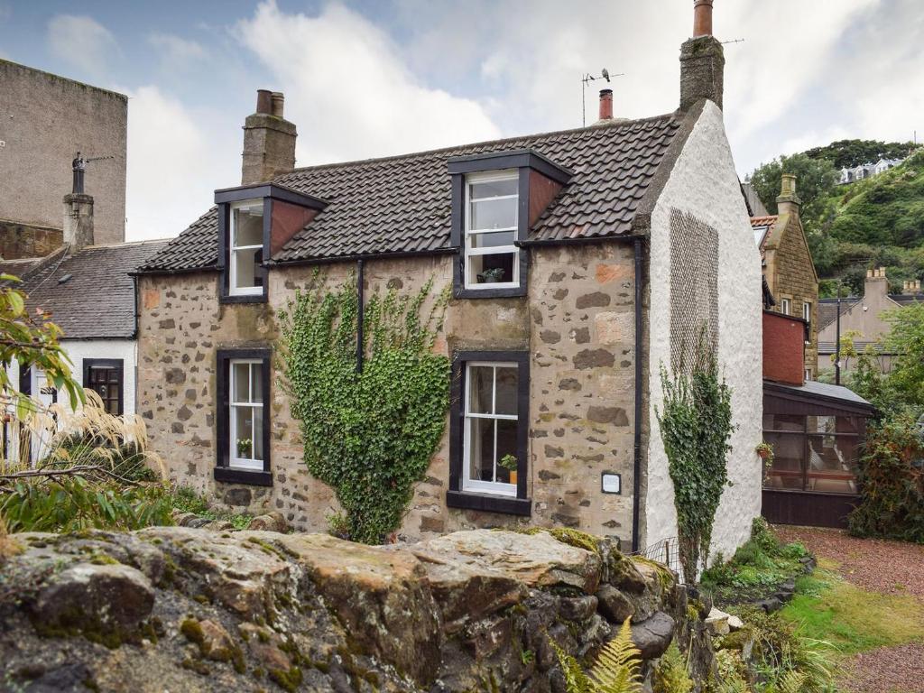 Heron House, North Queensferry (updated prices 2024)