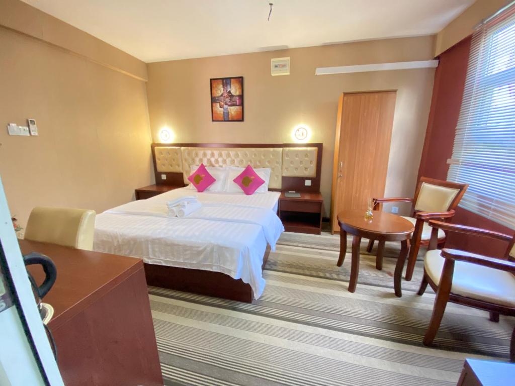 Postel nebo postele na pokoji v ubytování Sundale Hotel