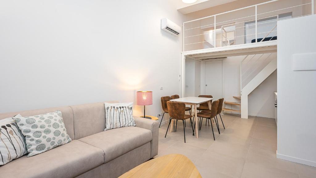 Гостиная зона в Classbnb - Due moderni appartamenti a 1km dall'Arco della Pace
