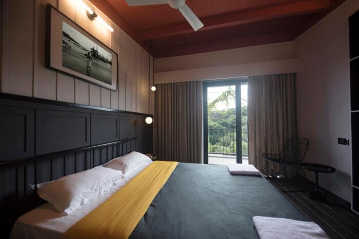 East India House - Queen Room With Pool View