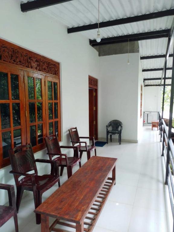 Posezení v ubytování Lion Home Stay Anuradhapura