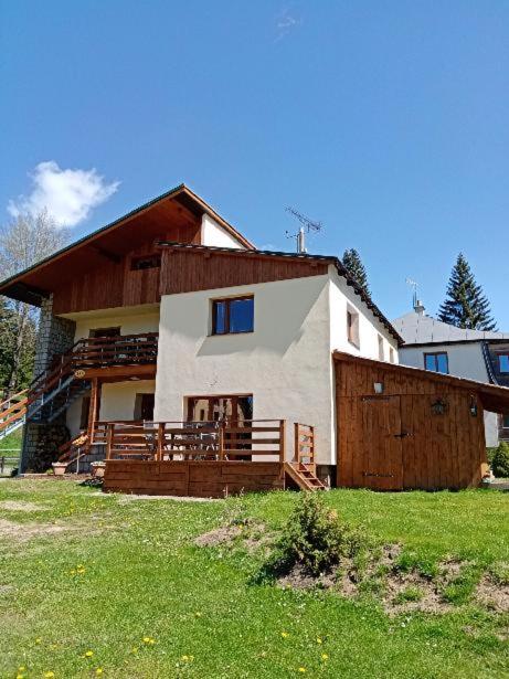 Budova, kde se apartmán nachází