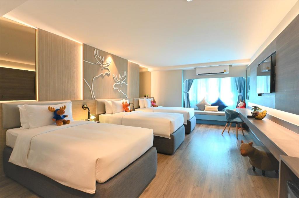 Postel nebo postele na pokoji v ubytování Moose Hotel Nimman