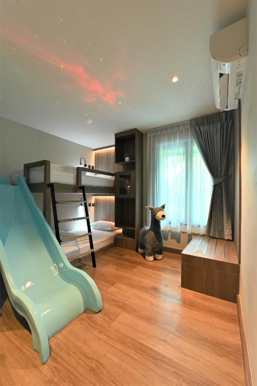 Postel nebo postele na pokoji v ubytování Moose Hotel Nimman