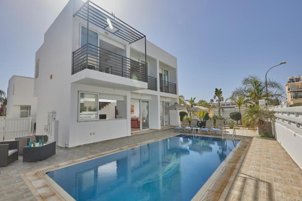 Piscina a Pearl Villas o a prop