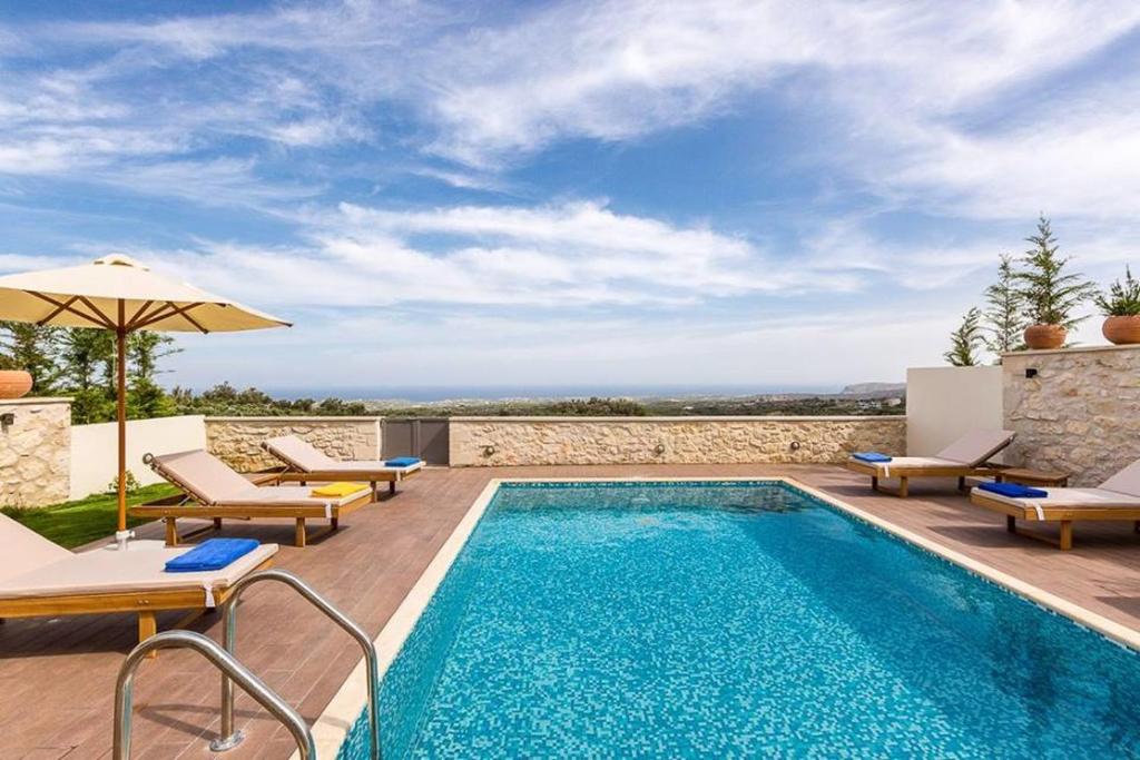 Basen w obiekcie Roupes Villa III, Family villa, Fantastic views, Private pool lub w pobliżu