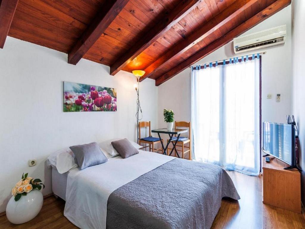 Posteľ alebo postele v izbe v ubytovaní Angelo's Apartments