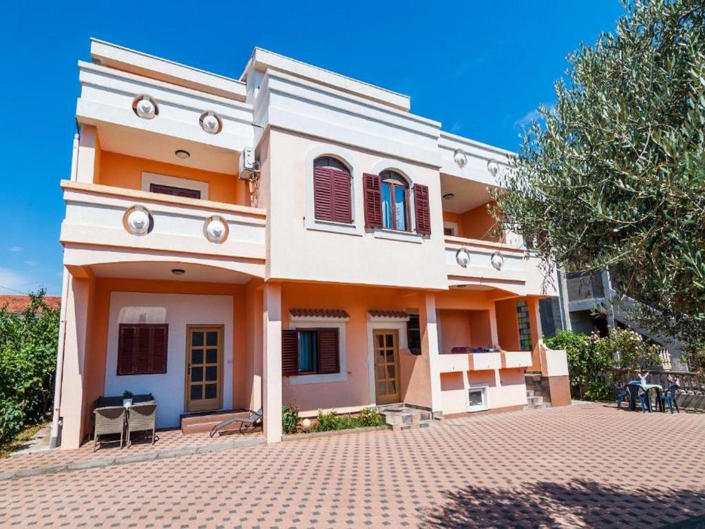 Budova, v ktorej sa apartmán nachádza