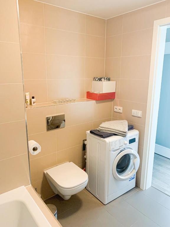 Koupelna v ubytování Jezerní apartmán s terasou a saunou v Lakepark Residence