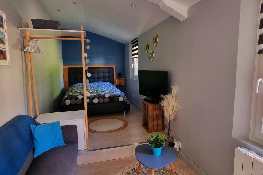 Photo de la galerie de l'établissement Studio indépendant avec terrasse vue jardin, à Beauchamps