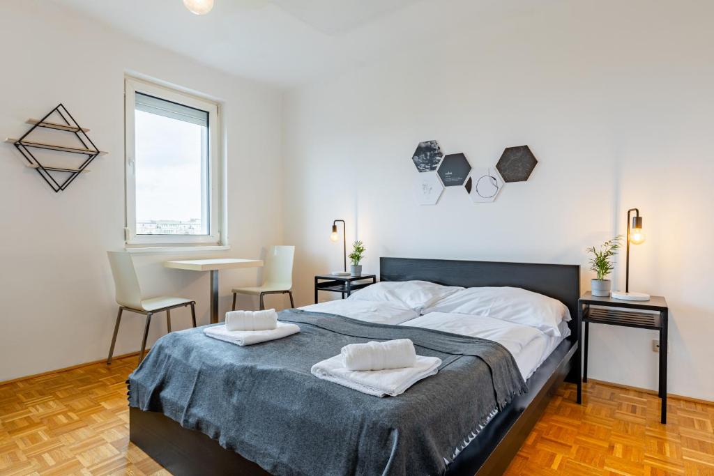 Posteľ alebo postele v izbe v ubytovaní New with a View - Modern Studio