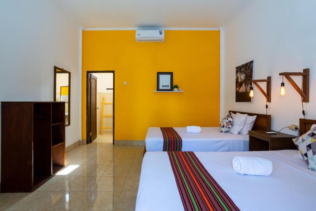 Postel nebo postele na pokoji v ubytování Kidi's Lodge Gilitrawangan