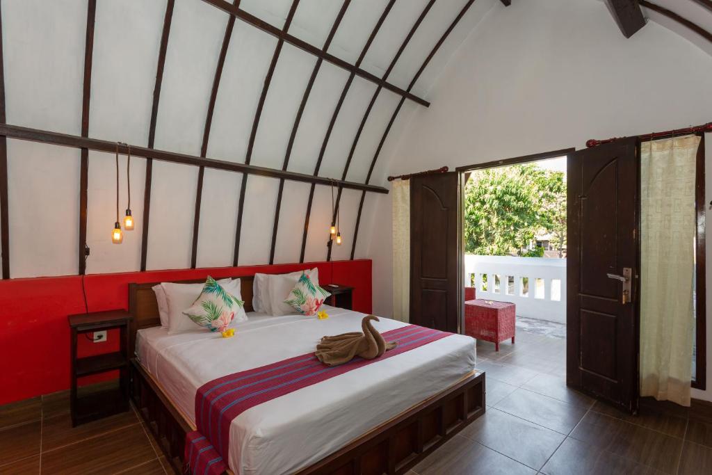 Postel nebo postele na pokoji v ubytování Kidi's Lodge Gilitrawangan