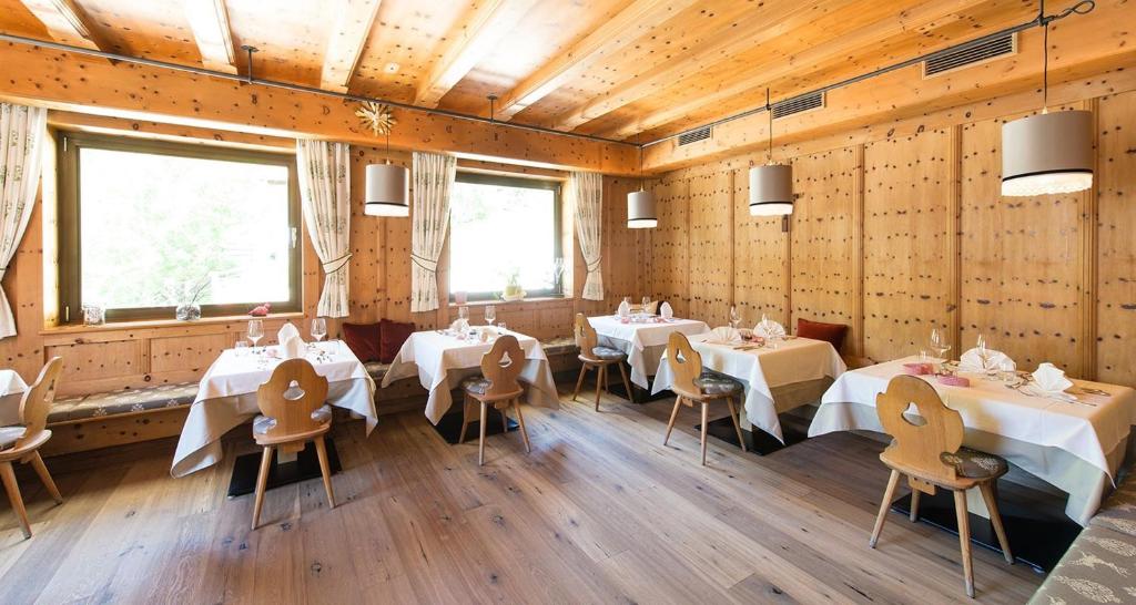 Restaurace v ubytování Hotel & Chalets Edelweiss
