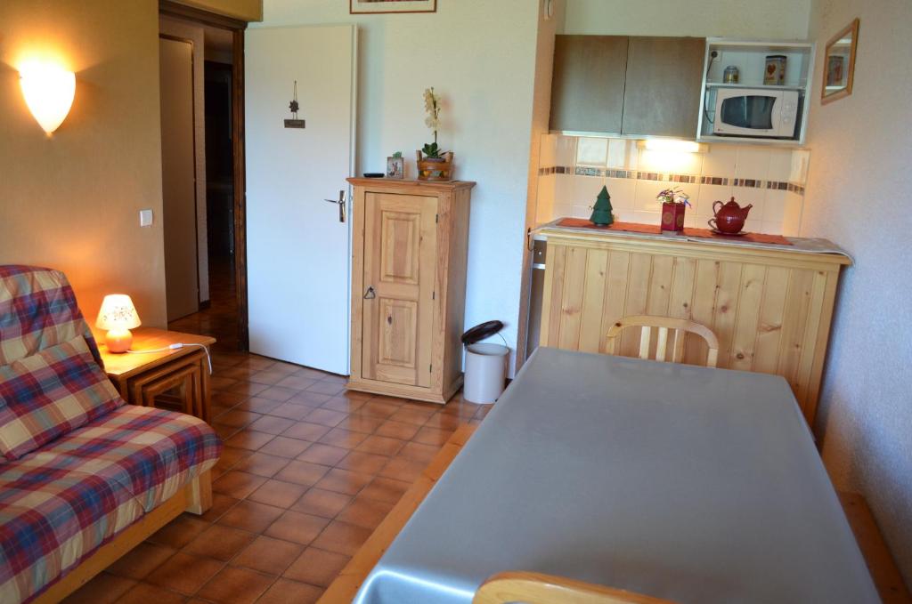 Kuchyň nebo kuchyňský kout v ubytování Hameau 4 saisons 124C - Appartement 5 pers - Chatel Reservation