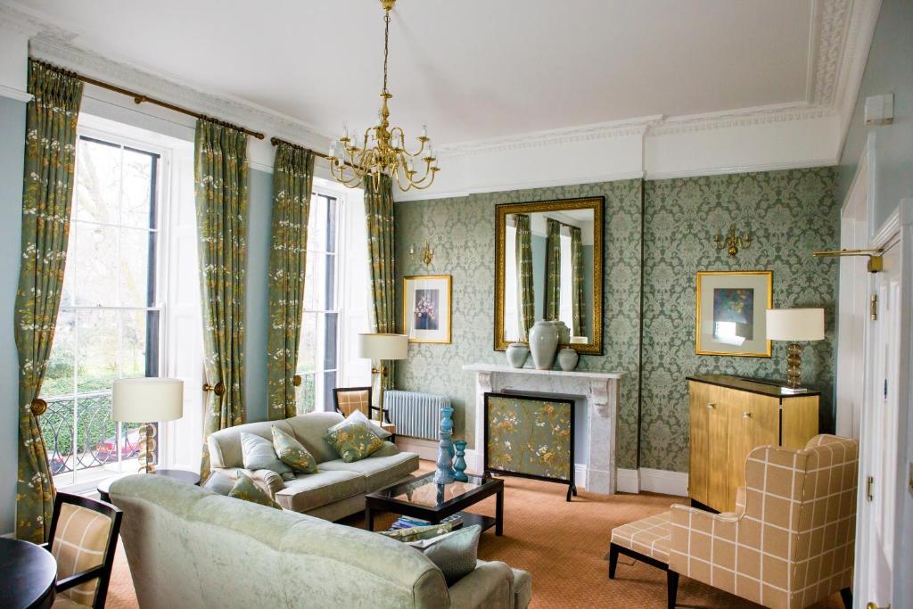
Helena Normanton Signature Suite
