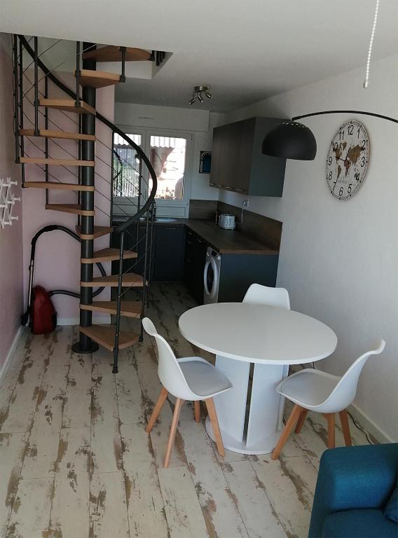 Kuchyňa alebo kuchynka v ubytovaní Duplex du Bois d'Amour