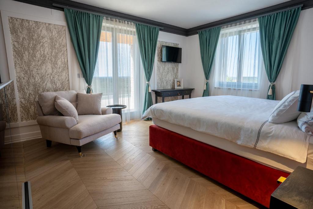 Łóżko lub łóżka w pokoju w obiekcie Restaurant & Villa Morgan