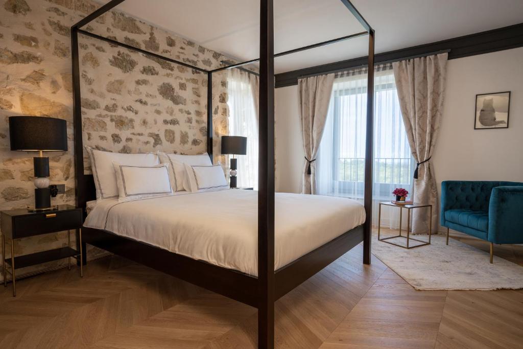 Łóżko lub łóżka w pokoju w obiekcie Restaurant & Villa Morgan
