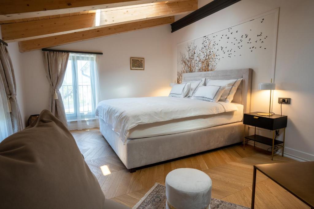 Łóżko lub łóżka w pokoju w obiekcie Restaurant & Villa Morgan