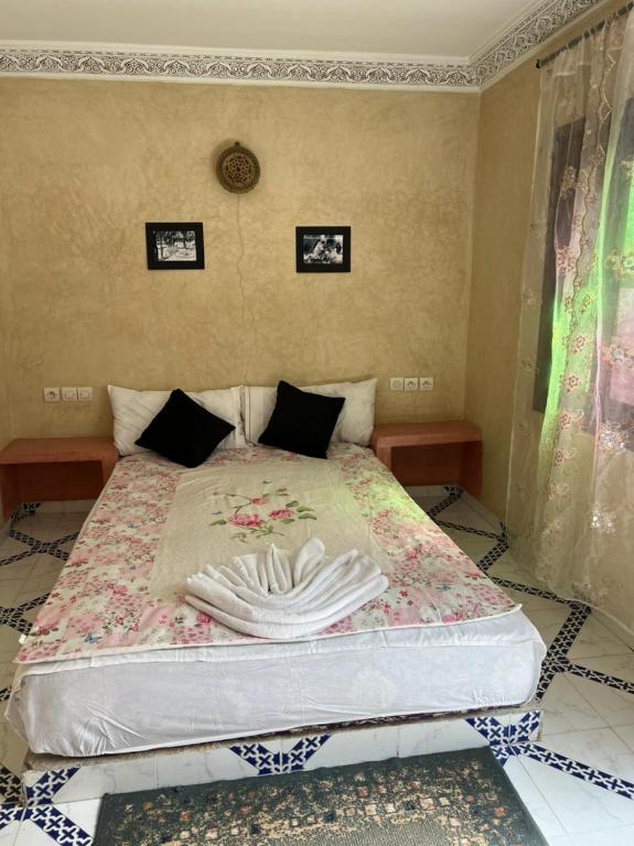 Postel nebo postele na pokoji v ubytování Riad Elijah Marrakech & Spa