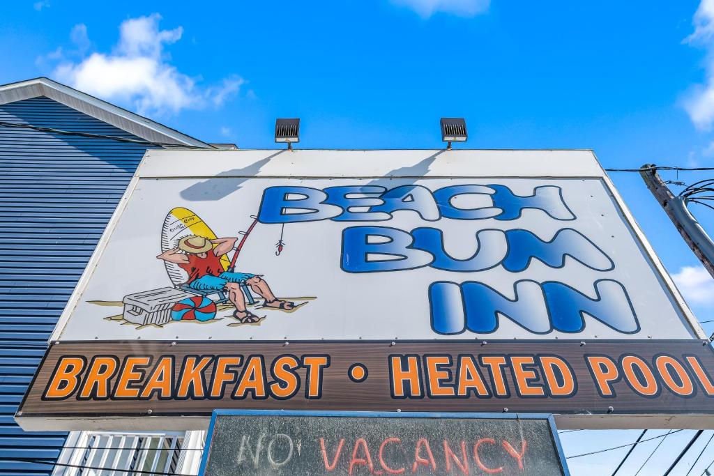 a sign for a beach bum im on the side of a building at Beach Bum Inn in Ocean City