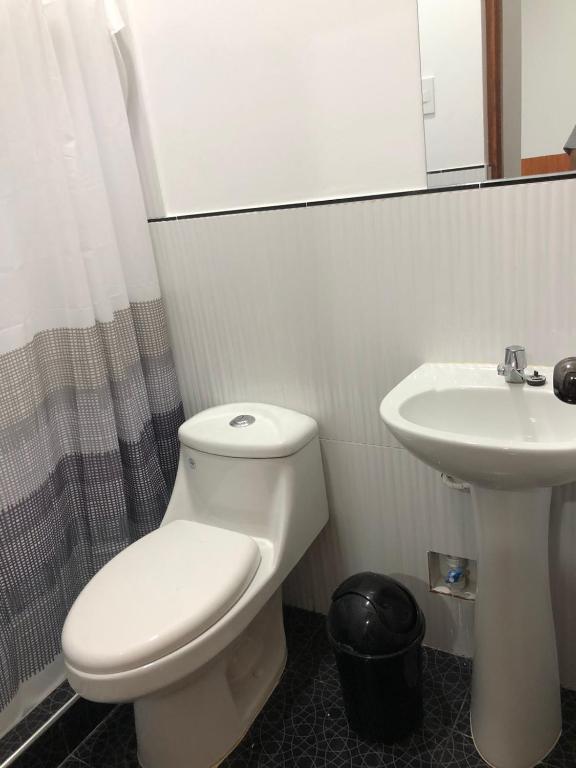 Koupelna v ubytování CASA SHILCAYO Habitaciones Vacacionales
