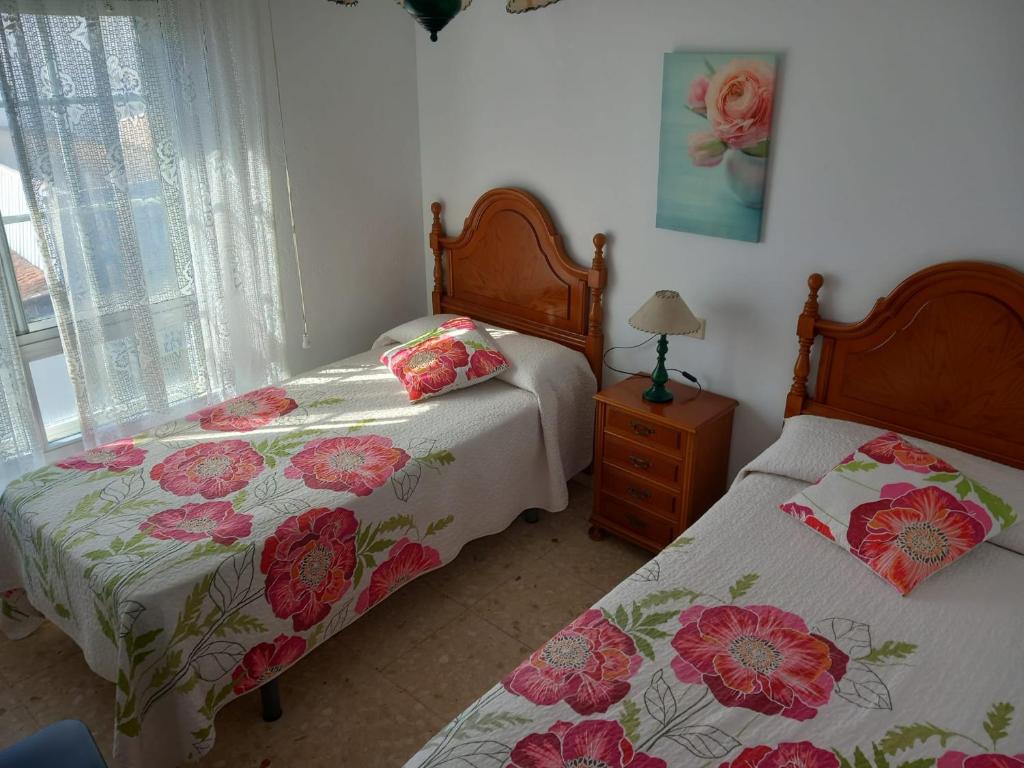 Posteľ alebo postele v izbe v ubytovaní 2º Izq. Piso en O Grove, para Vacaciones y Fines de Semana.