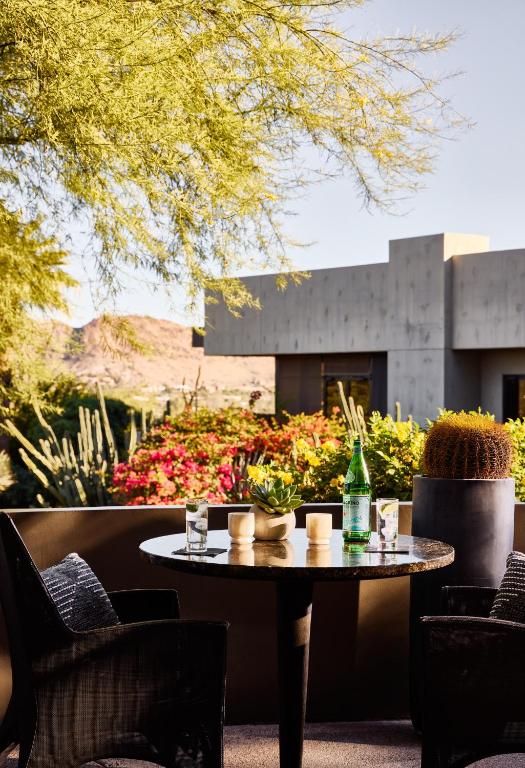 Posezení v ubytování Sanctuary Camelback Mountain Resort and Spa