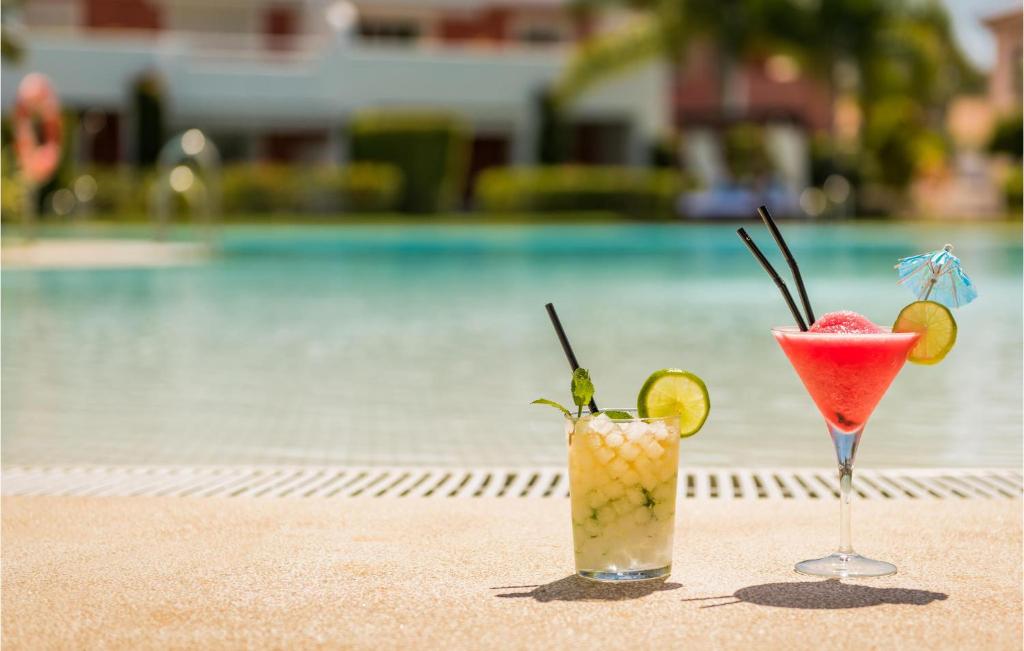 Amazing Apartment In Estepona With Wifi italokat is kínál