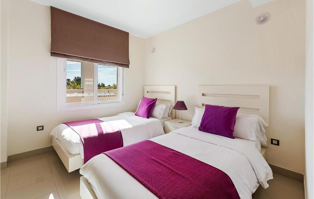 A bed or beds in a room at Amazing Apartment In Estepona With Wifi