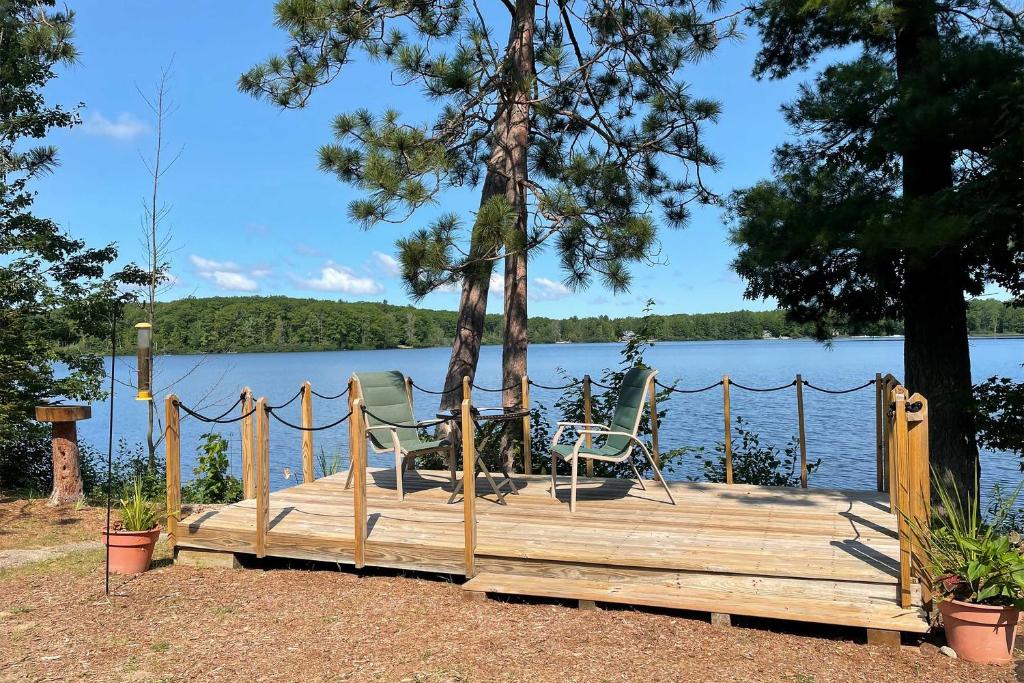 Cozy Interlochen Cabin with Dock 1 Mi to Green Lake, Interlochen