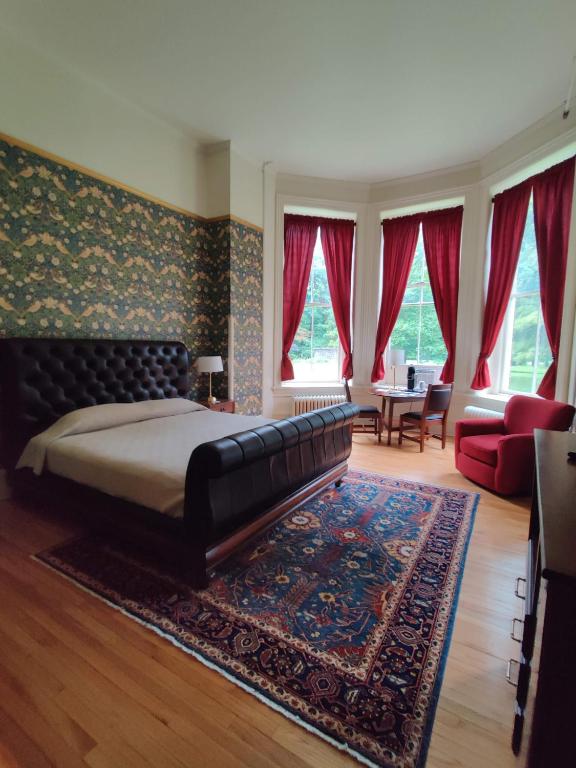 Postel nebo postele na pokoji v ubytování Oneida Community Mansion House
