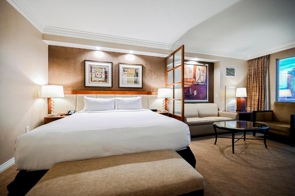 StripViewSuites at Signature - Studio - Las Vegas Strip View & Balcony