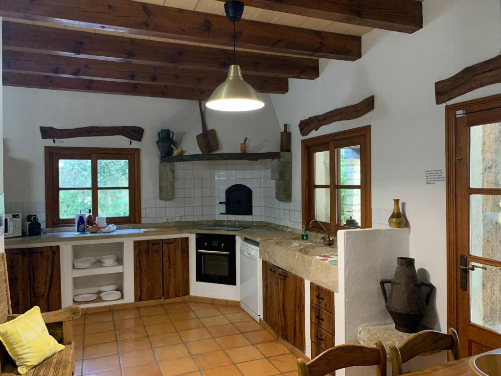 Kuchyň nebo kuchyňský kout v ubytování Villa Can Tolo