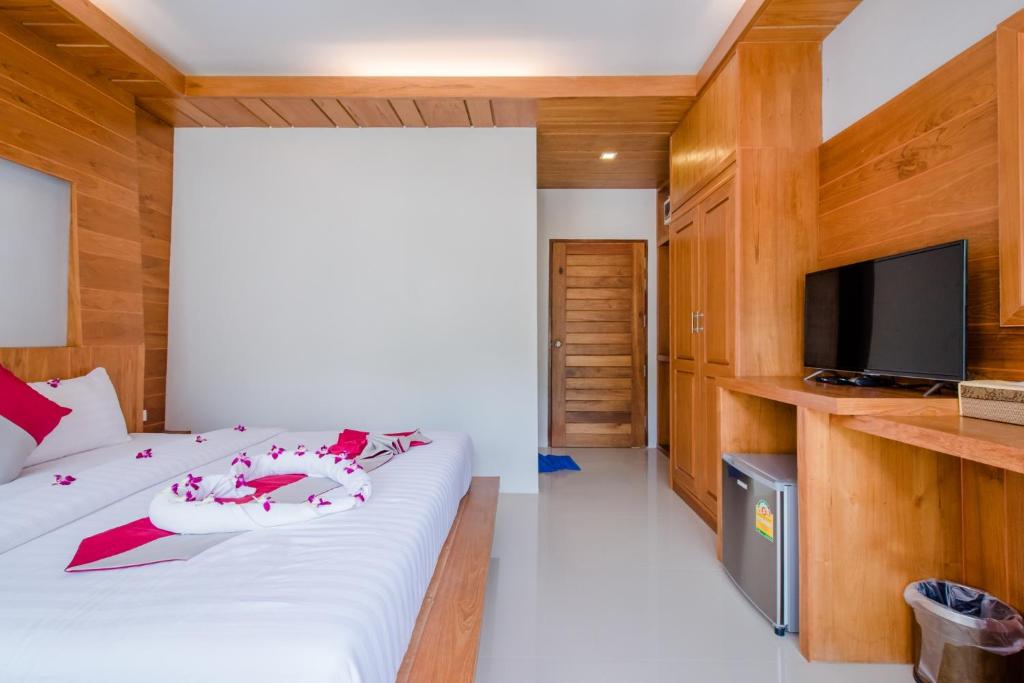 Postel nebo postele na pokoji v ubytování Lanta Ray Bay Hotel