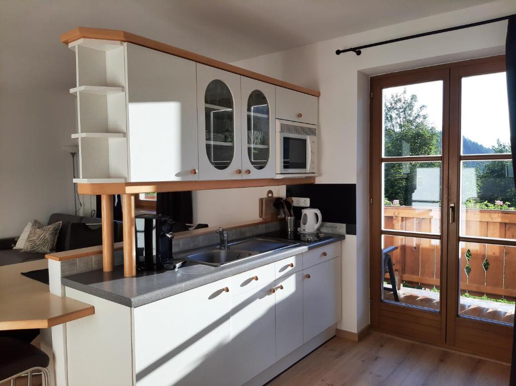 Kuchyň nebo kuchyňský kout v ubytování Appartement Vierthaler