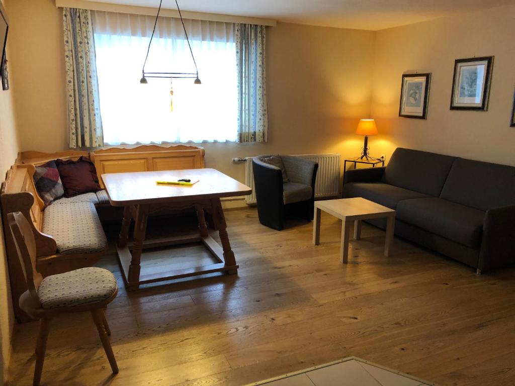 A seating area at Gästehaus Baldauf
