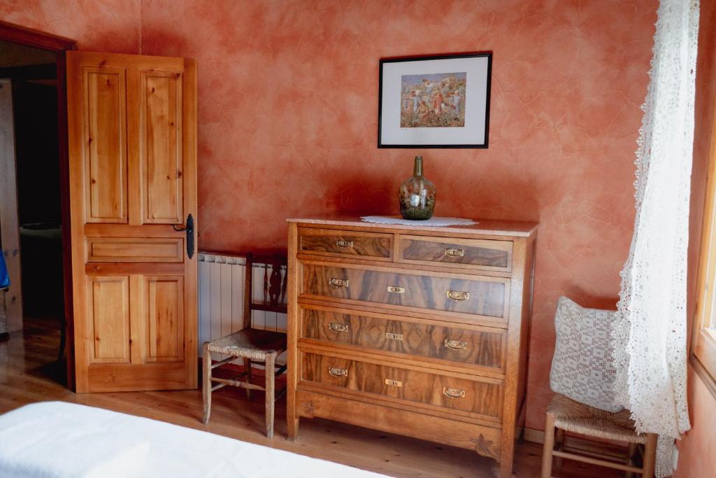 A bed or beds in a room at El Xalet de la Vall de Cardós