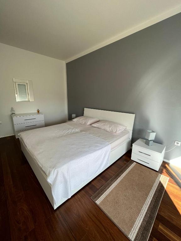 Posteľ alebo postele v izbe v ubytovaní Apartman Kata