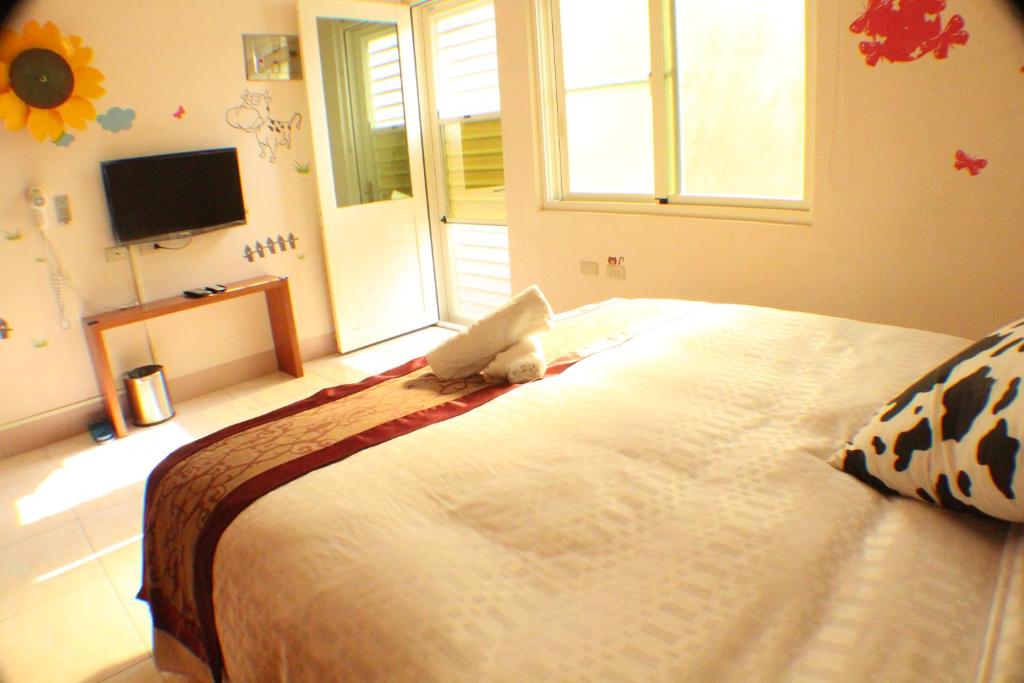 a bedroom with a large white bed with a window at Wish Dream in Donggang