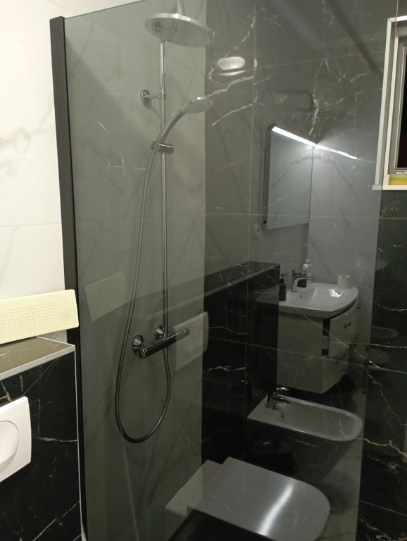 Kúpeľňa v ubytovaní Apartmani Trubi 3