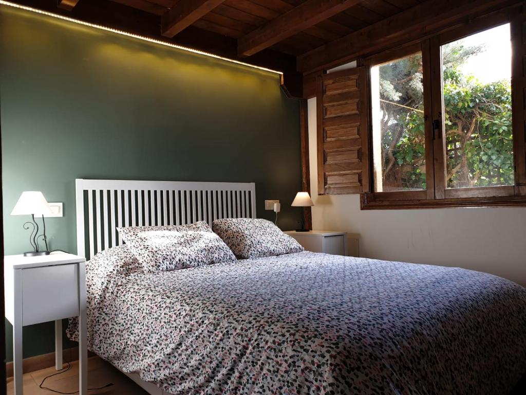 Postel nebo postele na pokoji v ubytování Acogedora casa rural en la sierra de Madrid