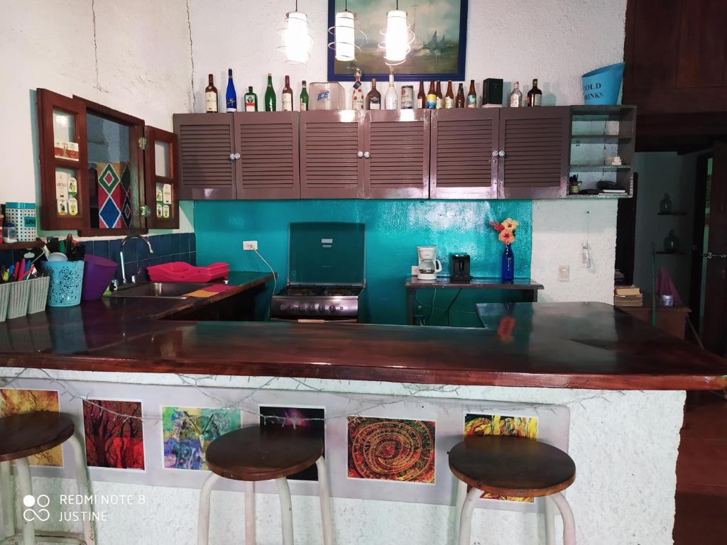 Una cocina o cocineta en Macondo Hostel