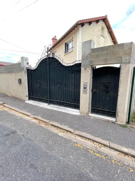 Fotografia z galérie ubytovania Le Domaine Des Yèbles - Appartement Calme et élégant v destinácii Avon