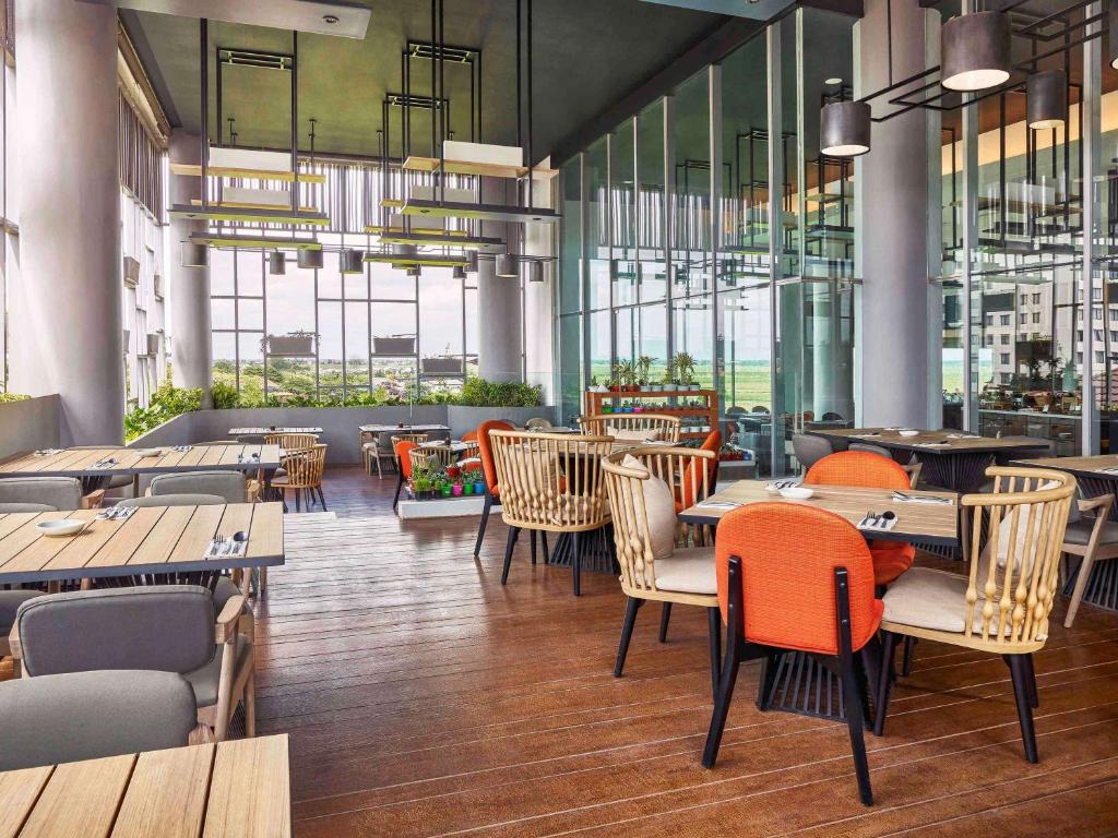 Restaurace v ubytování Novotel Karawang