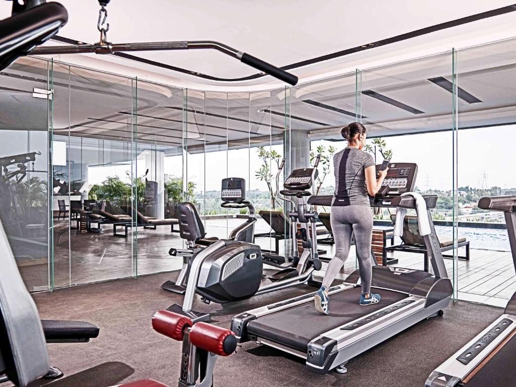 Fitness centrum a/nebo fitness zařízení v ubytování Novotel Karawang