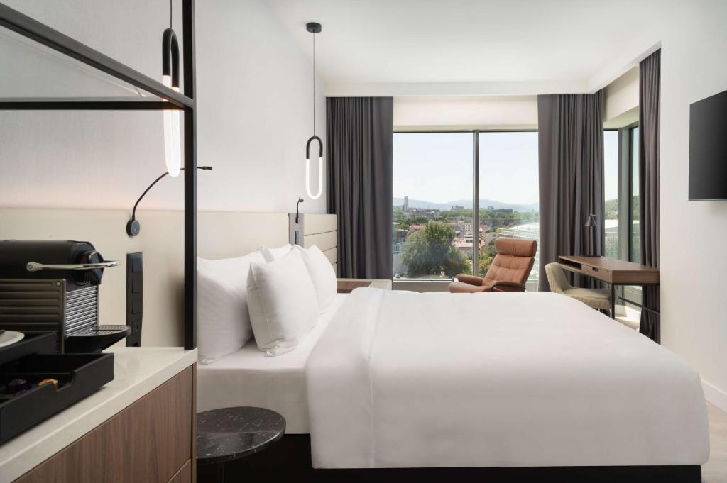 Postel nebo postele na pokoji v ubytování Radisson Blu Hotel, Cluj